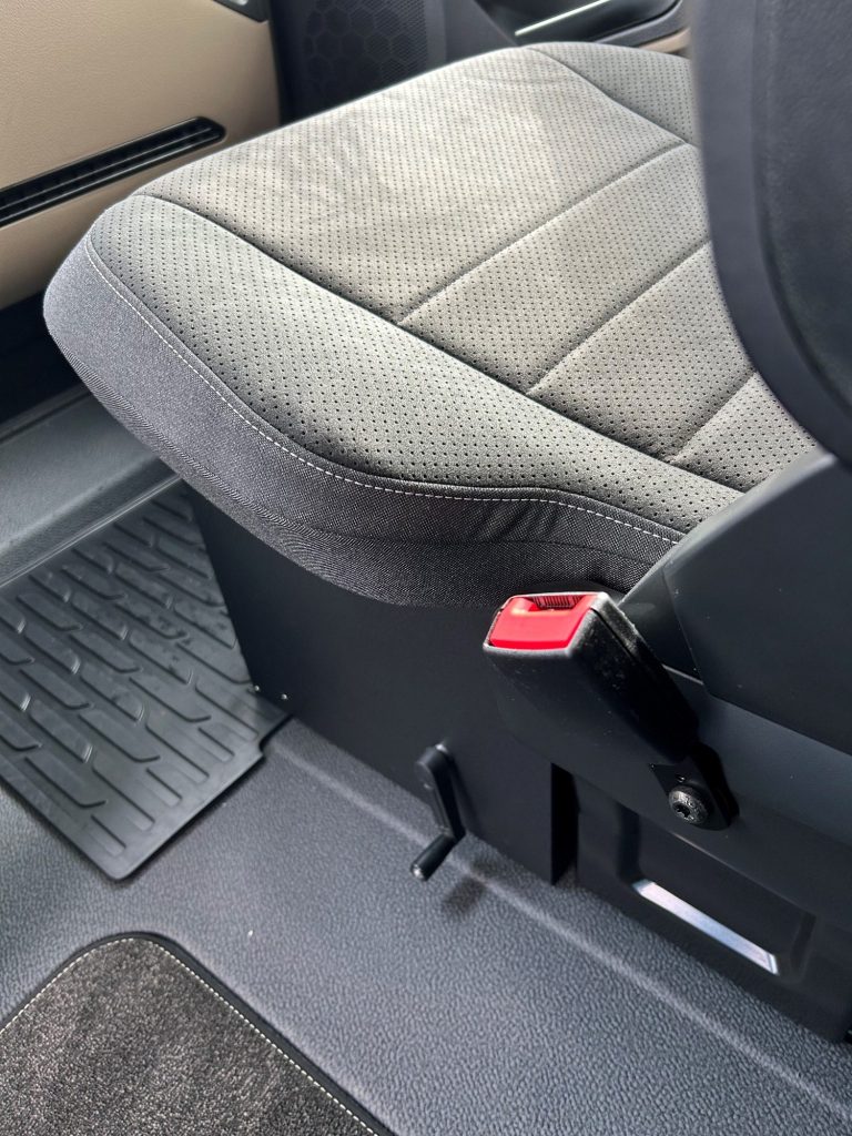 LKW Trenntoilette unter Klappsitz